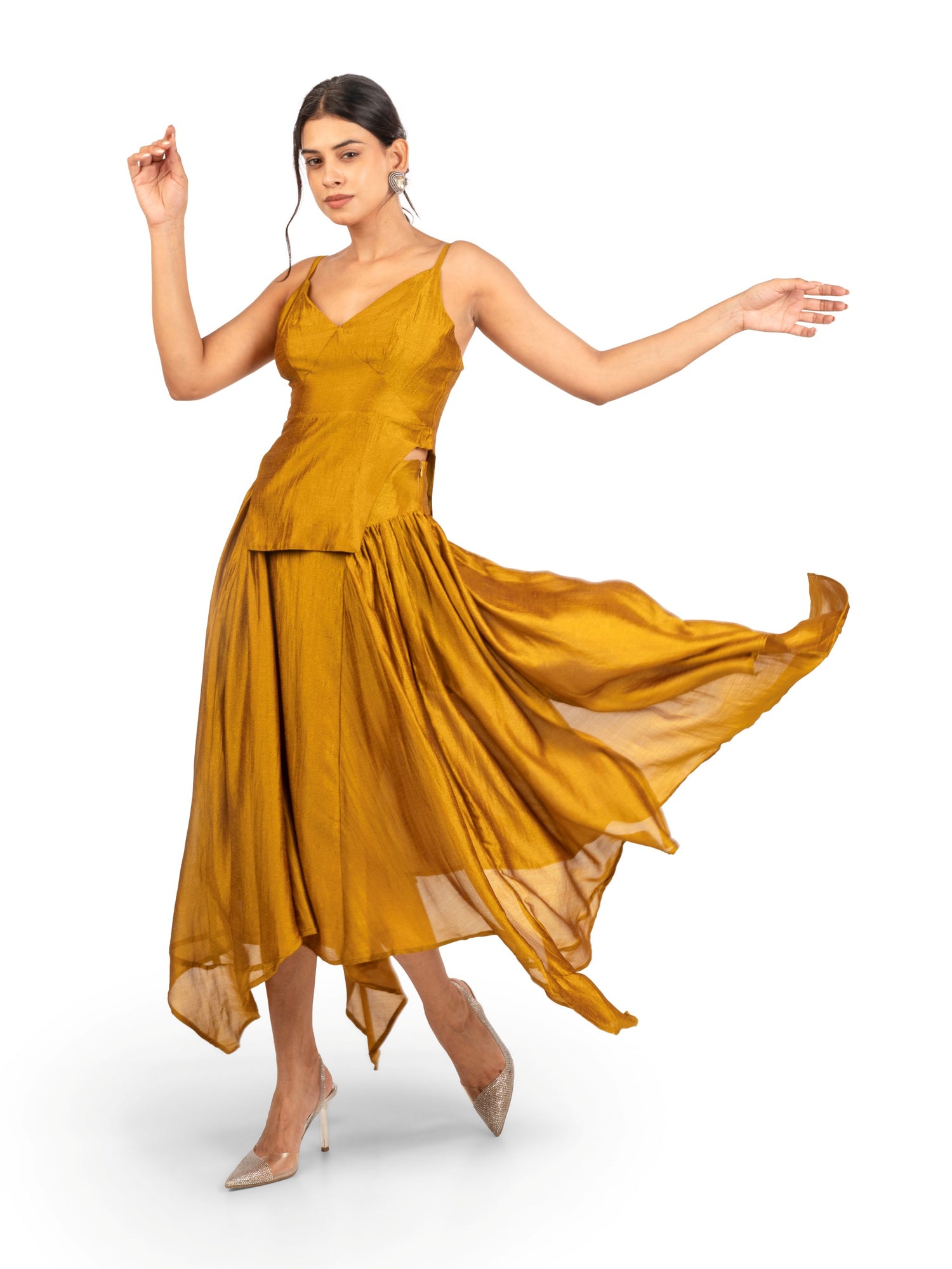 Side view of women's coord set