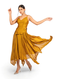 Side view of women's coord set