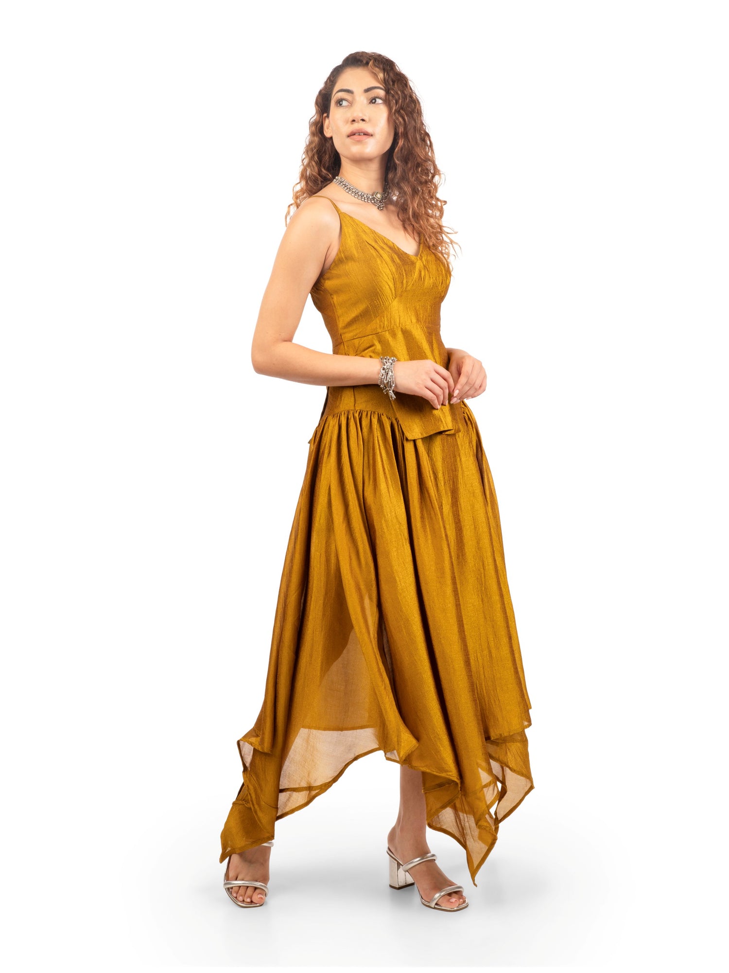 Side view of women's coord set