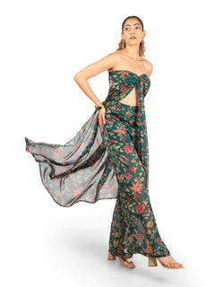 Side view of women's coord set